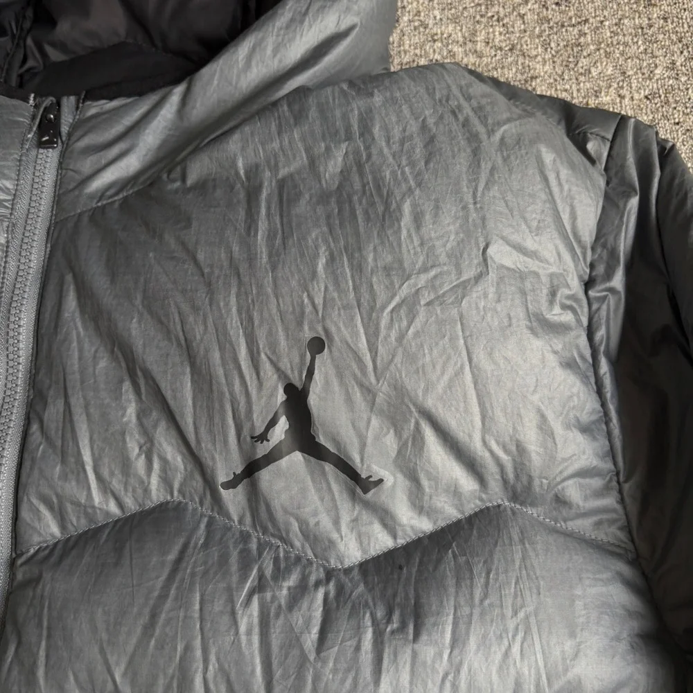 Jordan Puffer Jacket Mens L Grey Jumpman Down Filled Hooded Chevron Quilted Coat